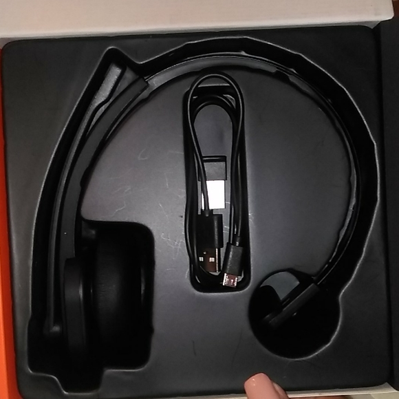 TaoTronics bluetooth wireless headset - Picture 3 of 3
